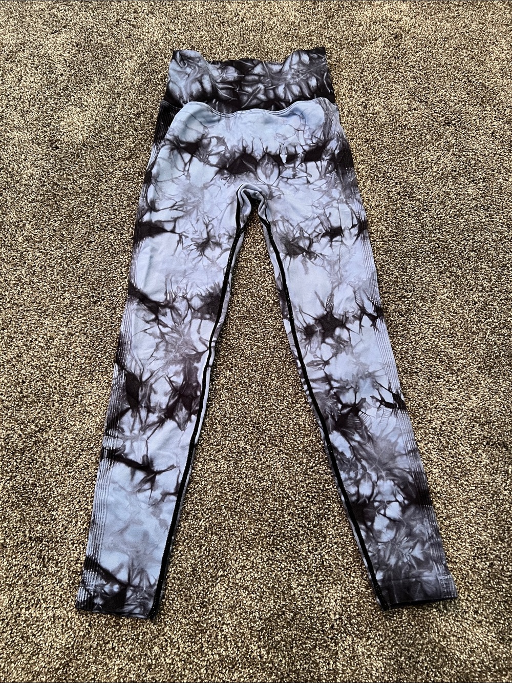 Women’s Tie-Dye Scrunch Butt Leggings